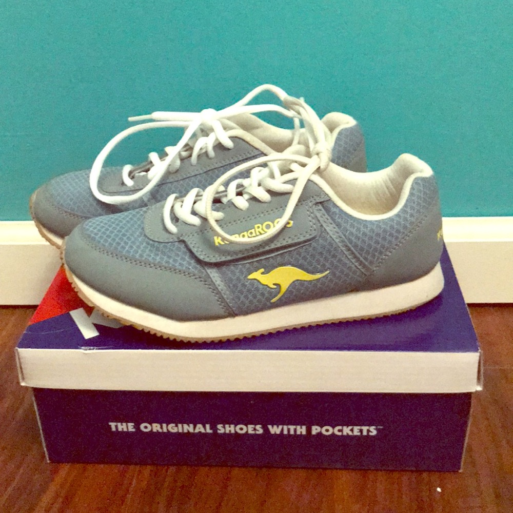 Retro Style Light Blue KangaROOS size 7